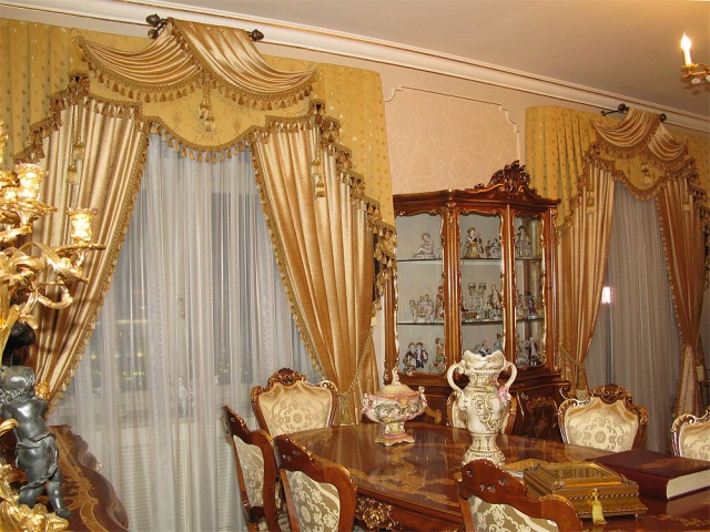 Классические шторы в гостиную